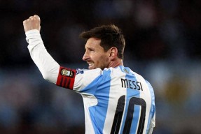 开云体育梅西回归赛场，突破纪录首场状态亮眼，中国队观众沸腾！(梅西归队了吗)